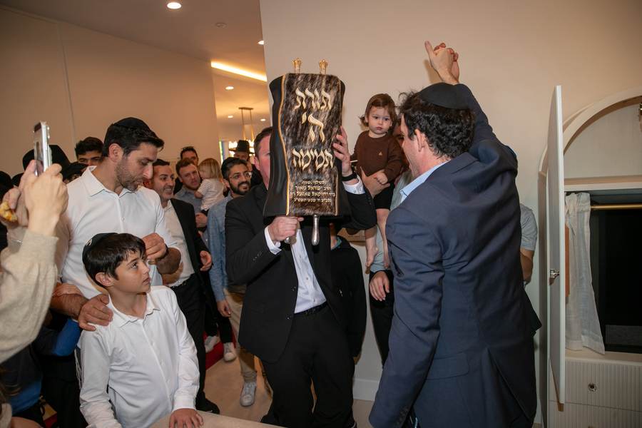 Lifting the Sefer Torah inside
